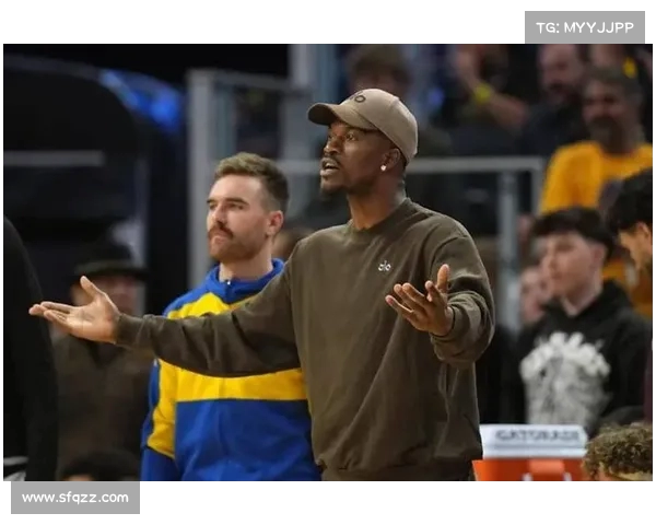 勇士队攻防转换快速,掌控比赛节奏 勇士队攻防转换快速,掌控比赛节奏