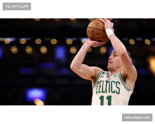 普理查德命中超远三分球，队友疯狂庆祝，马祖拉毫不动容双手插兜冷视全场