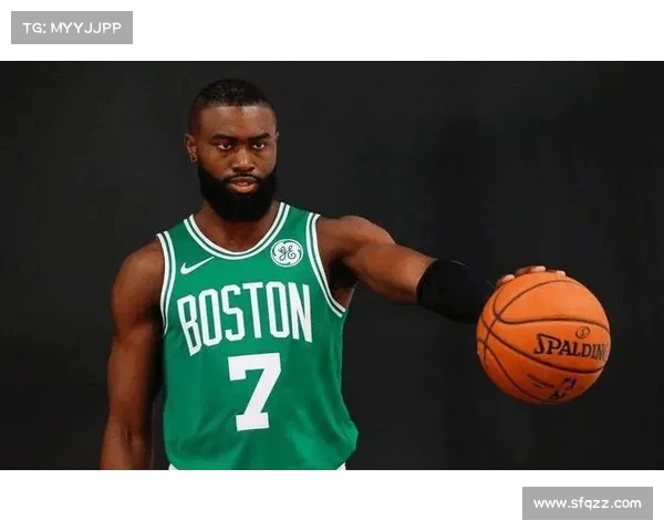 杰伦-布朗巧妙打时间差 强突轻松上篮助凯尔特人打停独行侠(杰伦布朗打什么位置)