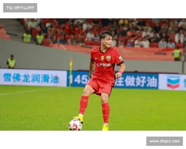 上海申花气势如虹，紧追海港背后，三位核心面临职业生涯转折(上海申花对阵上海海港)