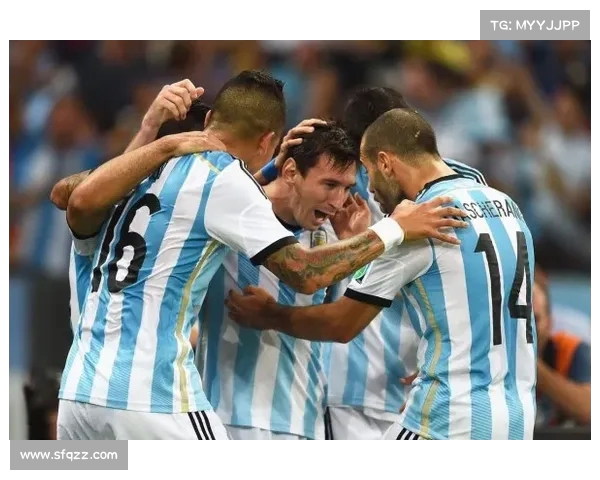 从梅西为亚马尔洗澡看足球圈的隐秘故事：草蛇灰线，伏脉千里