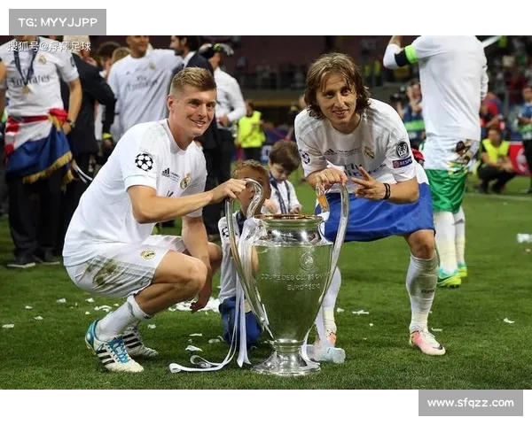 克罗斯妻子发声：从背锅侠到英雄，德国终于看见你的努力(克罗斯多少岁)