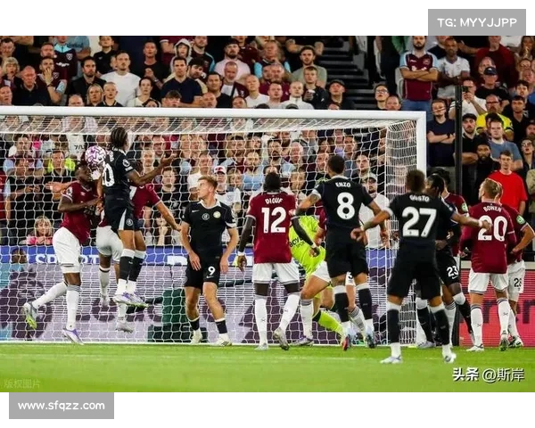 切尔西频频进攻,对手难以抵挡 切尔西频频进攻,对手难以抵挡